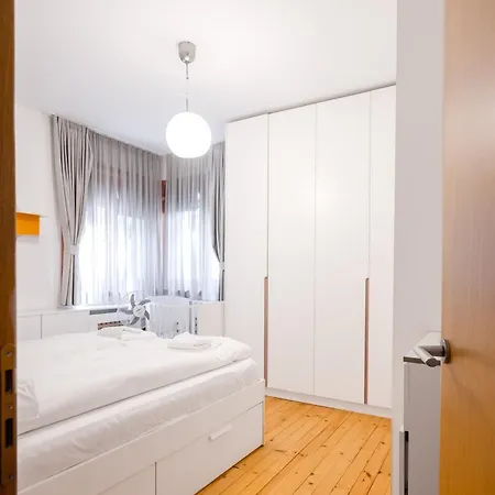 Colorful Getaway Right Next To Ndk By Flat Mаnager Apartment *